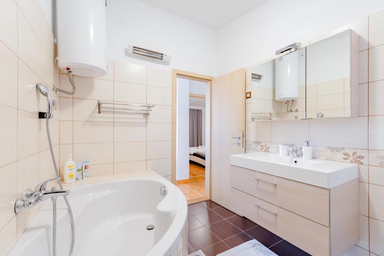 פודסטראנה Apartments Flor De Lis מראה חיצוני תמונה